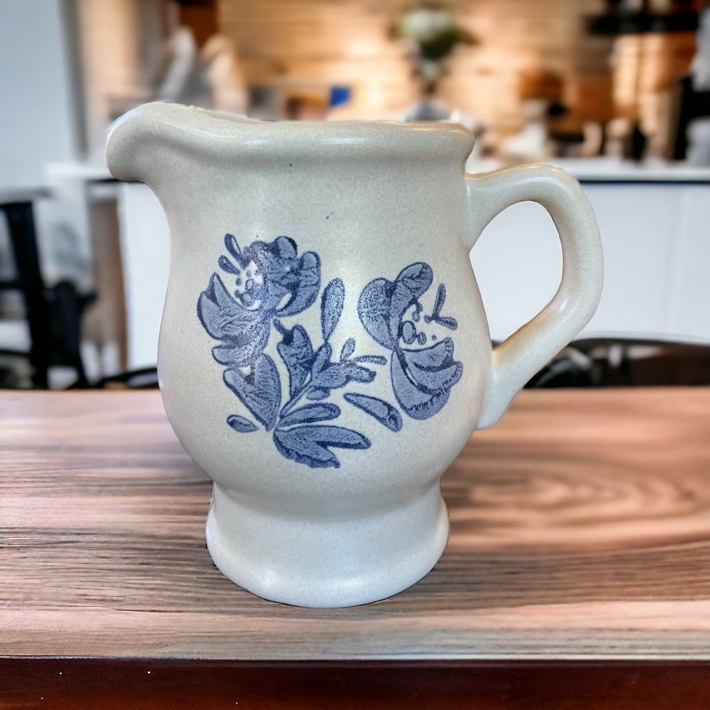 Pfaltzgraff Yorktowne Creamer 7-24 Stoneware Blue Floral Made in USA